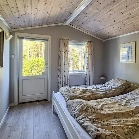 Feriehus 4 Bedroom Awesome In Fusa Husa