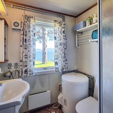 4 Bedroom Awesome In Fusa Feriehus *